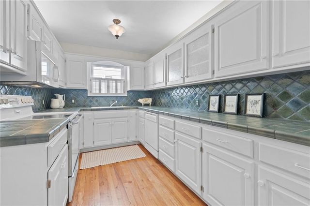 5347 Canterbury Road, Fairway, KS 66205