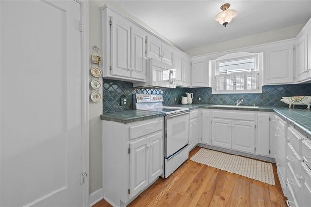 5347 Canterbury Road, Fairway, KS 66205