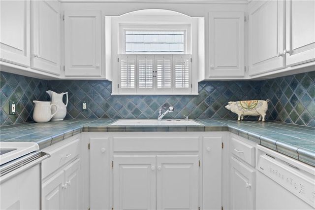 5347 Canterbury Road, Fairway, KS 66205