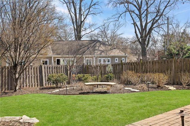 5347 Canterbury Road, Fairway, KS 66205