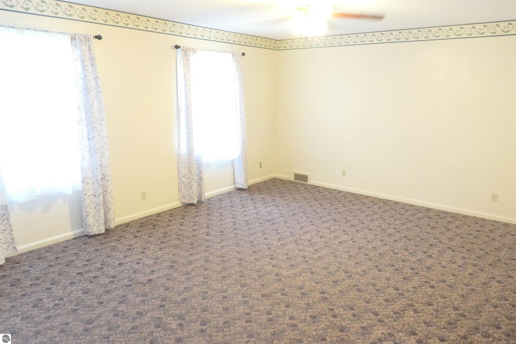 Image 12 of property listing at 134 Wilson Drive, St Louis, MI 48880