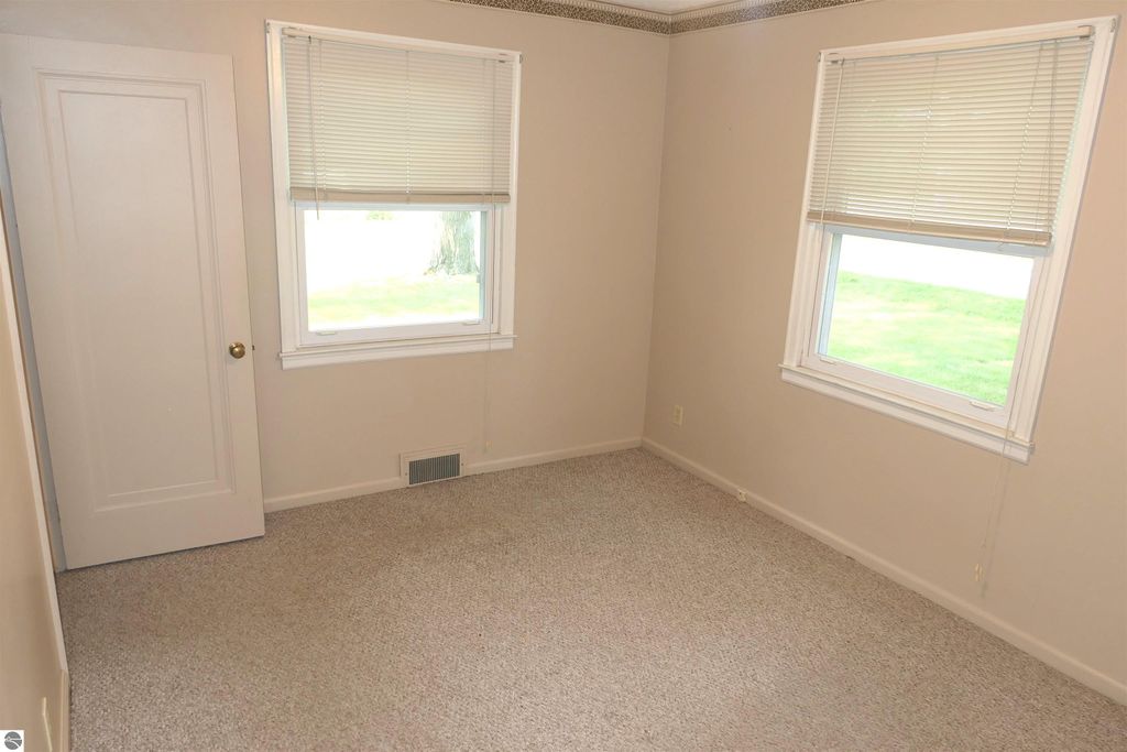 Image 17 of property listing at 134 Wilson Drive, St Louis, MI 48880