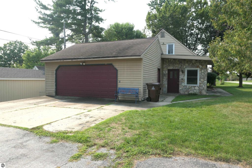 Image 28 of property listing at 134 Wilson Drive, St Louis, MI 48880