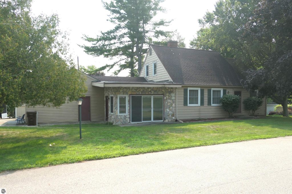 Image 29 of property listing at 134 Wilson Drive, St Louis, MI 48880