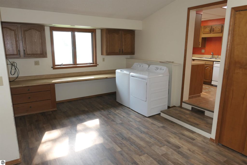 Image 3 of property listing at 134 Wilson Drive, St Louis, MI 48880