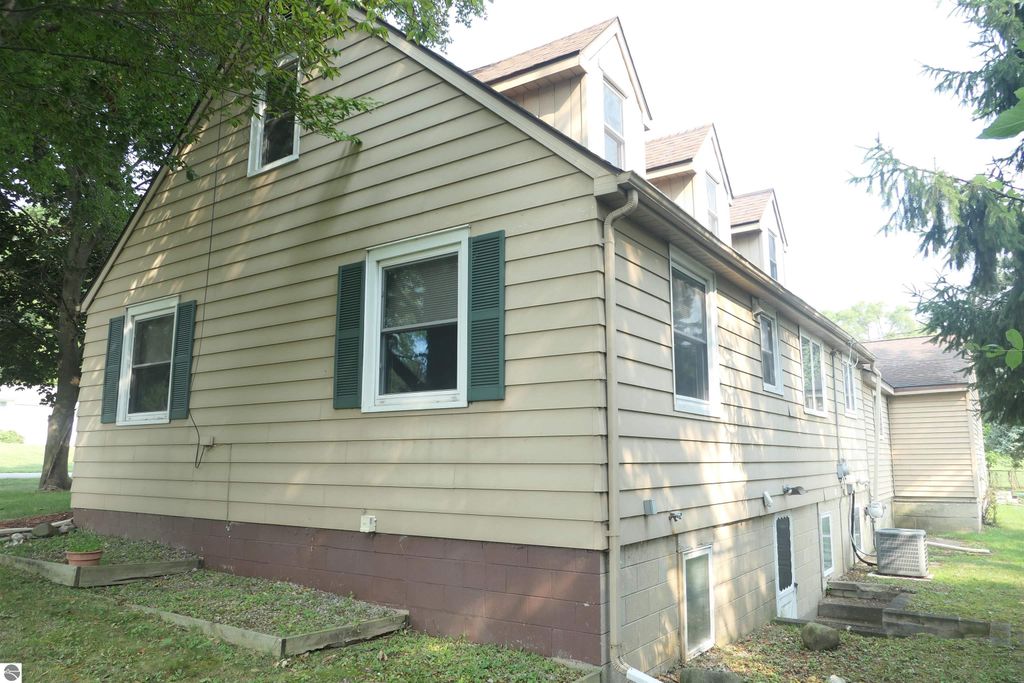 Image 30 of property listing at 134 Wilson Drive, St Louis, MI 48880