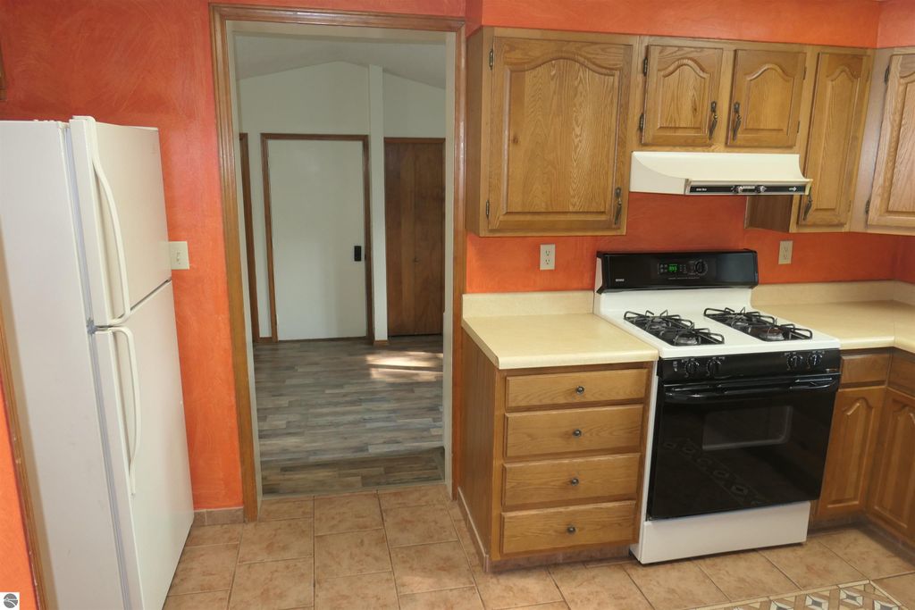 Image 4 of property listing at 134 Wilson Drive, St Louis, MI 48880