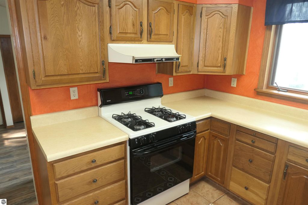 Image 5 of property listing at 134 Wilson Drive, St Louis, MI 48880