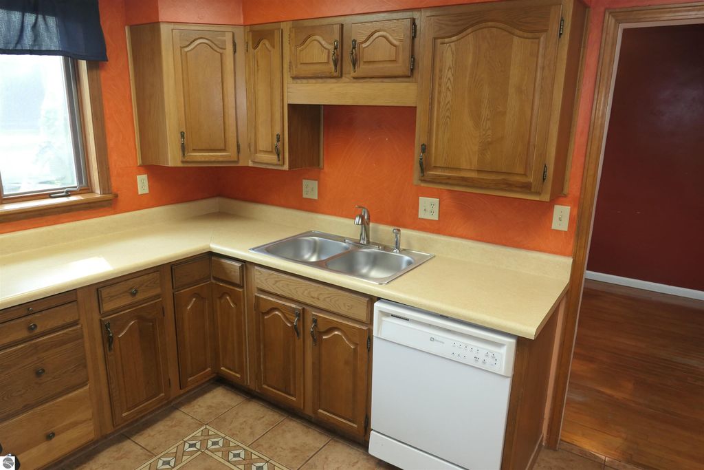 Image 6 of property listing at 134 Wilson Drive, St Louis, MI 48880