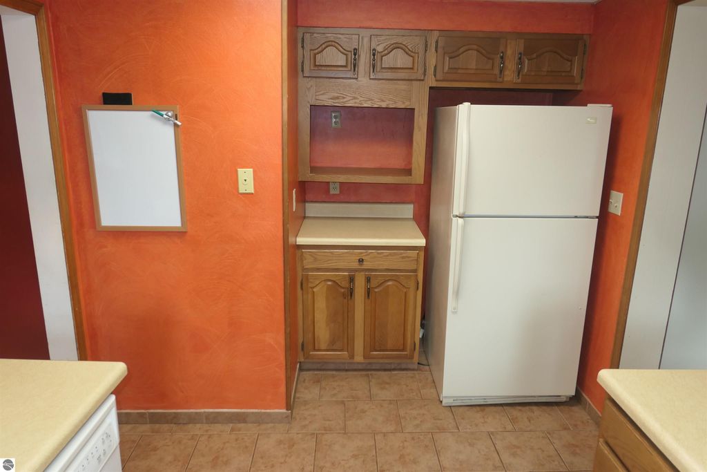 Image 8 of property listing at 134 Wilson Drive, St Louis, MI 48880
