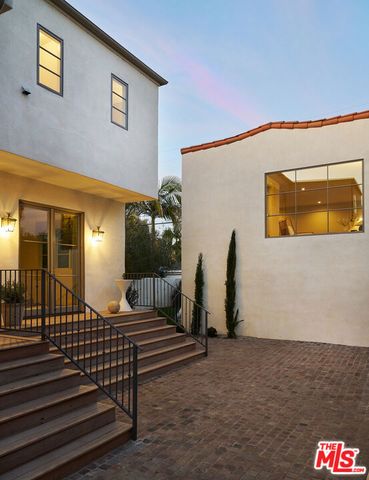 2214 Glencoe Avenue, Venice, CA 90291