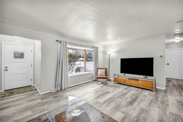 498 Jeannette Drive, Richmond Heights, OH 44143