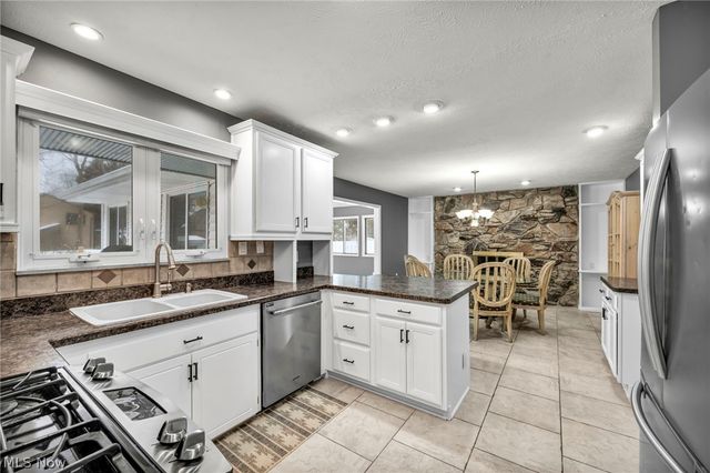 498 Jeannette Drive, Richmond Heights, OH 44143