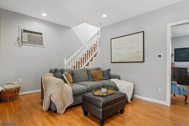 609 Harrison Pl, Linden City, NJ 07036