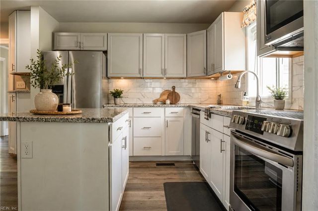 8798 Guinea RD, Hayes, VA 23072