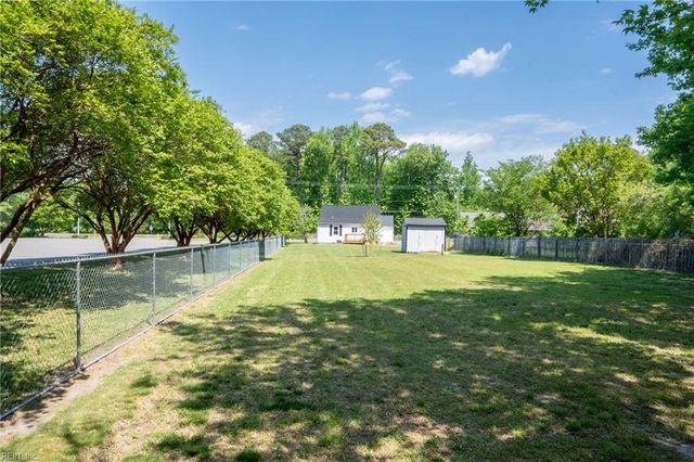 8798 Guinea RD, Hayes, VA 23072