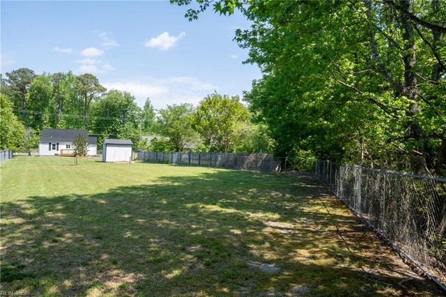 8798 Guinea RD, Hayes, VA 23072