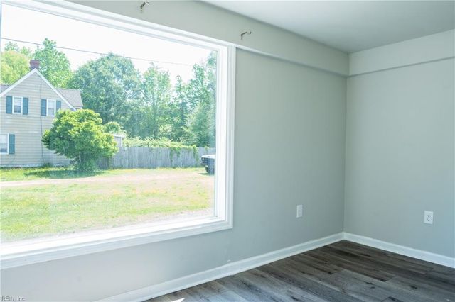 8798 Guinea RD, Hayes, VA 23072