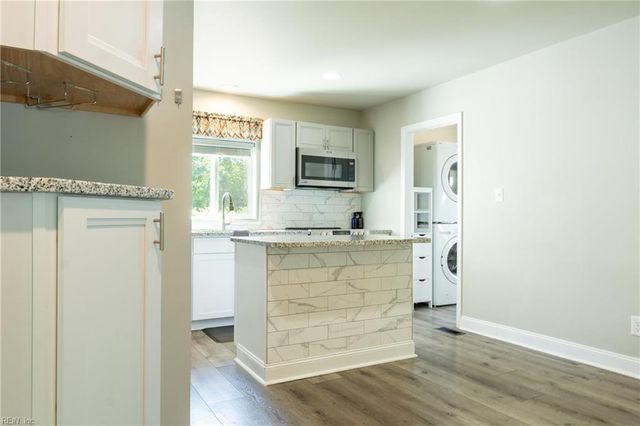 8798 Guinea RD, Hayes, VA 23072