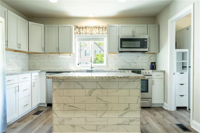 8798 Guinea RD, Hayes, VA 23072