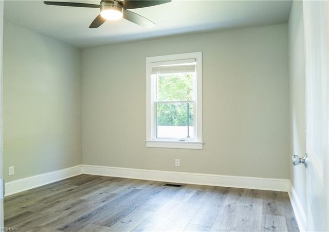 8798 Guinea RD, Hayes, VA 23072