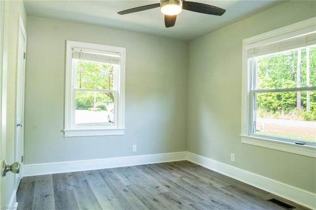 8798 Guinea RD, Hayes, VA 23072