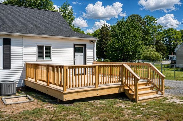 8798 Guinea RD, Hayes, VA 23072