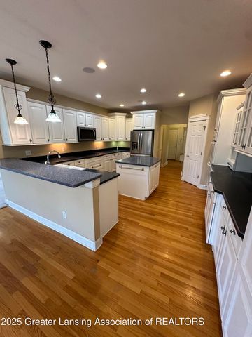 7671 Royal Cove Drive, Lansing, MI 48917