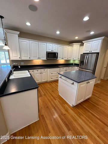 7671 Royal Cove Drive, Lansing, MI 48917