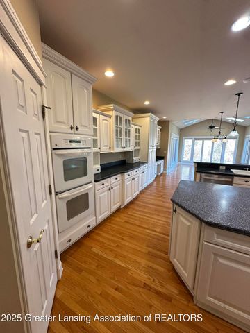 7671 Royal Cove Drive, Lansing, MI 48917