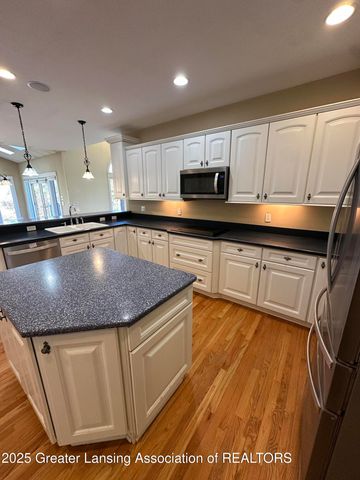 7671 Royal Cove Drive, Lansing, MI 48917