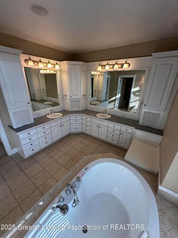 7671 Royal Cove Drive, Lansing, MI 48917