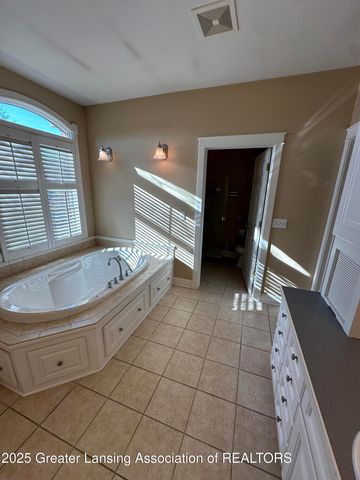 7671 Royal Cove Drive, Lansing, MI 48917