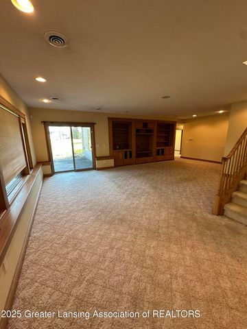 7671 Royal Cove Drive, Lansing, MI 48917