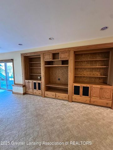 7671 Royal Cove Drive, Lansing, MI 48917