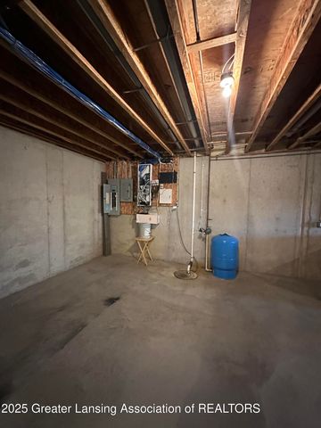 7671 Royal Cove Drive, Lansing, MI 48917