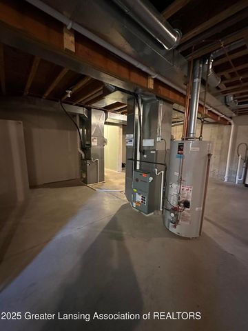 7671 Royal Cove Drive, Lansing, MI 48917