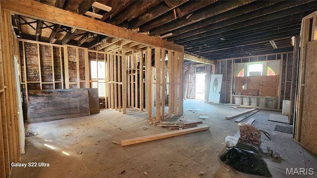 5204 Ridge Avenue, St Louis, MO 63113