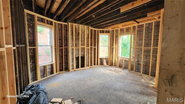 5204 Ridge Avenue, St Louis, MO 63113