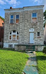 5204 Ridge Avenue, St Louis, MO 63113
