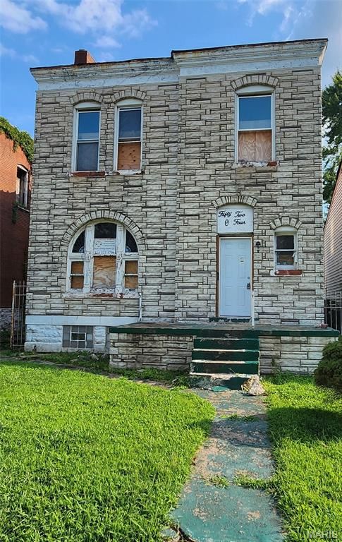 5204 Ridge Avenue, St Louis, MO 63113