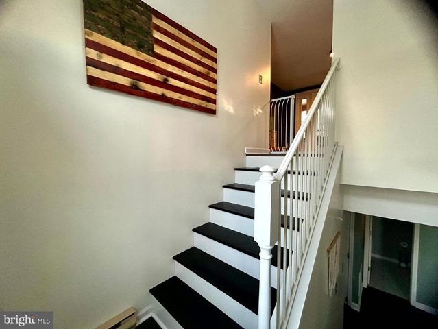 118 ROLLER COASTER RD, Harpers Ferry, WV 25425