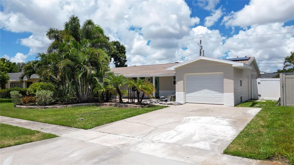 6065 23RD AVENUE N, St Petersburg, FL 33710