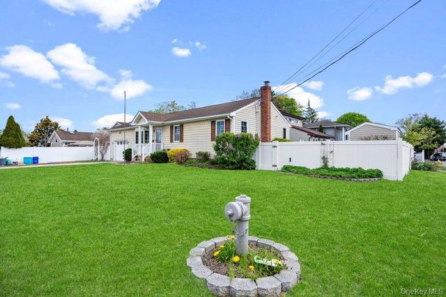 101 Sexton Road, West Babylon, NY 11704