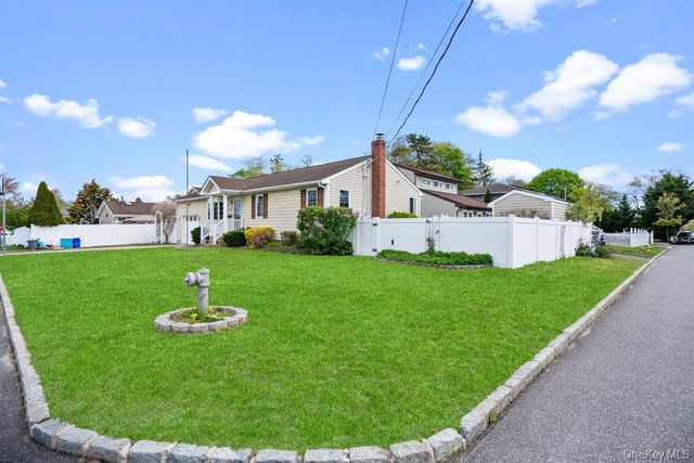 101 Sexton Road, West Babylon, NY 11704