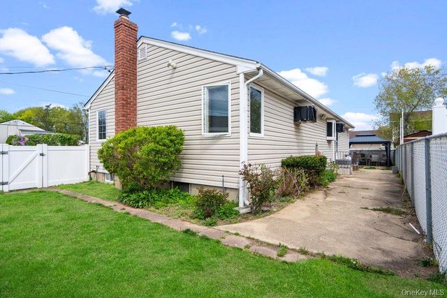 101 Sexton Road, West Babylon, NY 11704