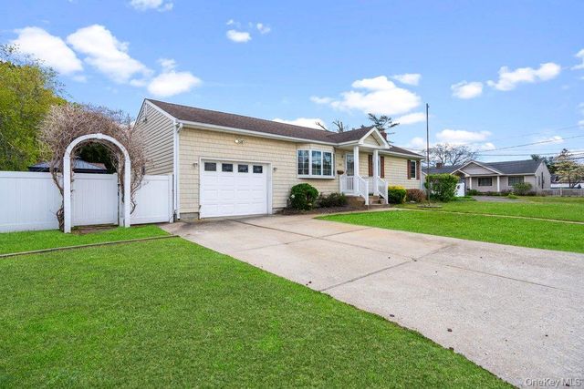 101 Sexton Road, West Babylon, NY 11704