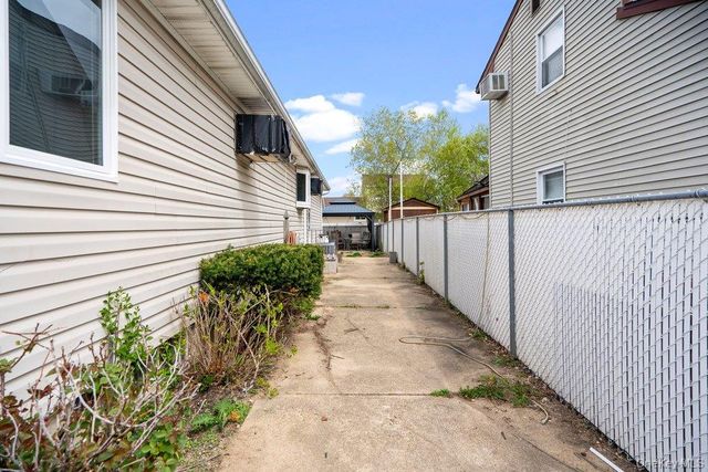 101 Sexton Road, West Babylon, NY 11704