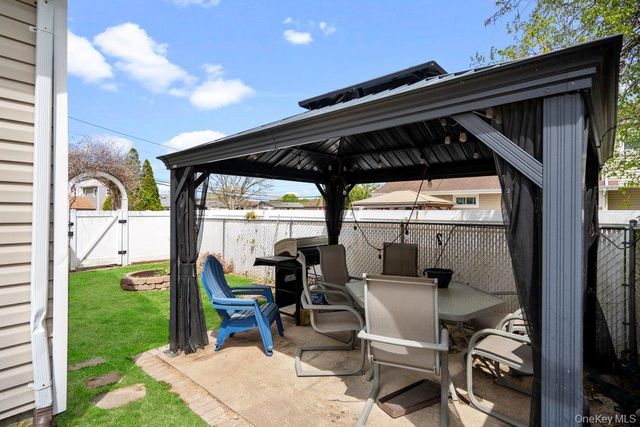101 Sexton Road, West Babylon, NY 11704