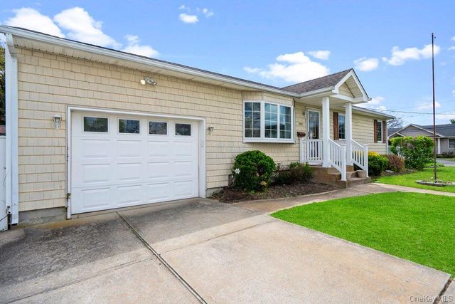 101 Sexton Road, West Babylon, NY 11704